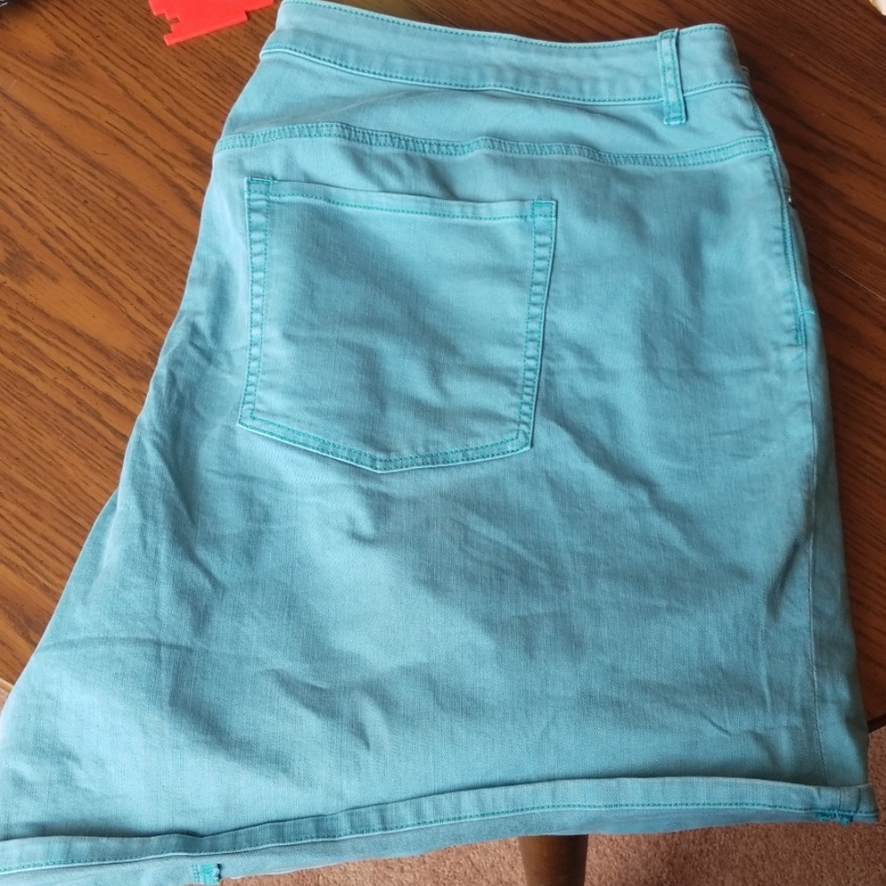Girlfriend Shorts